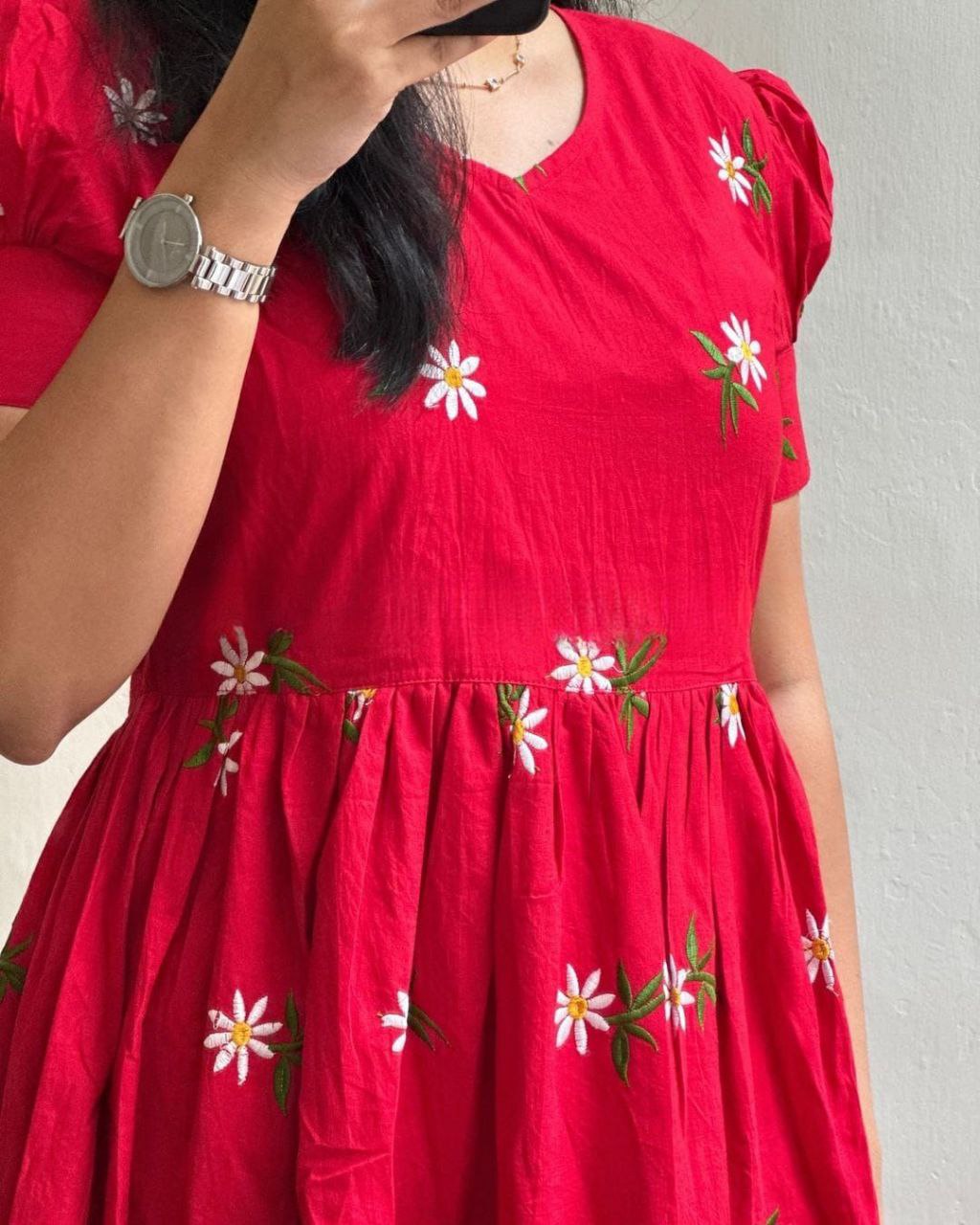 Daisy In Red