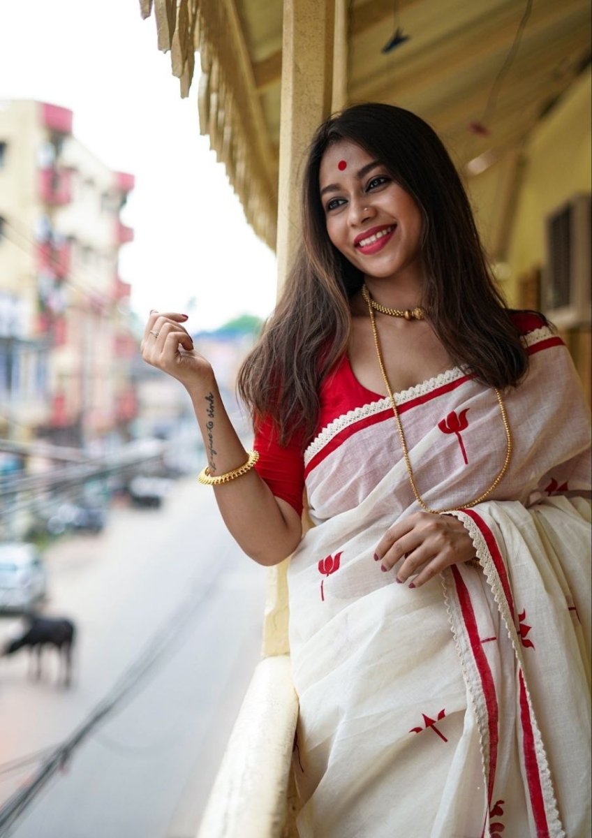 Red And white Lotus printed saree